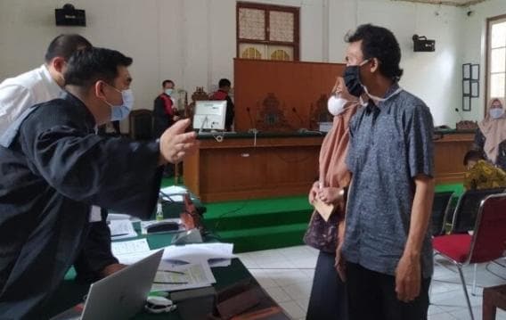 Sari Pudjiastuti saat menjalani pemeriksaan sebagai saksi