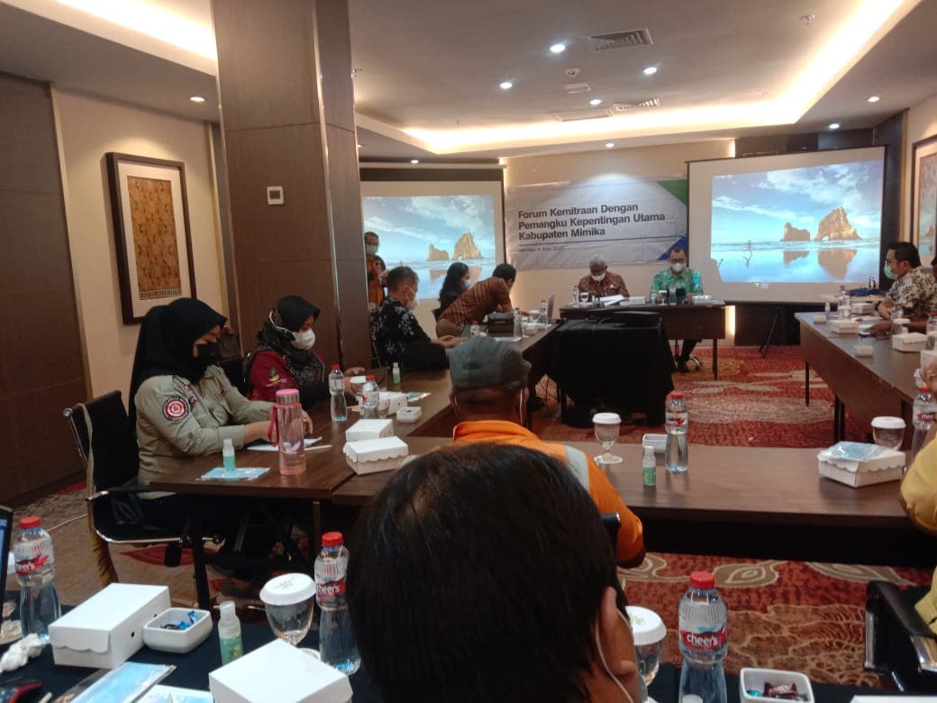 Rapat bersama Pemda Mimika dan forum kemitraan