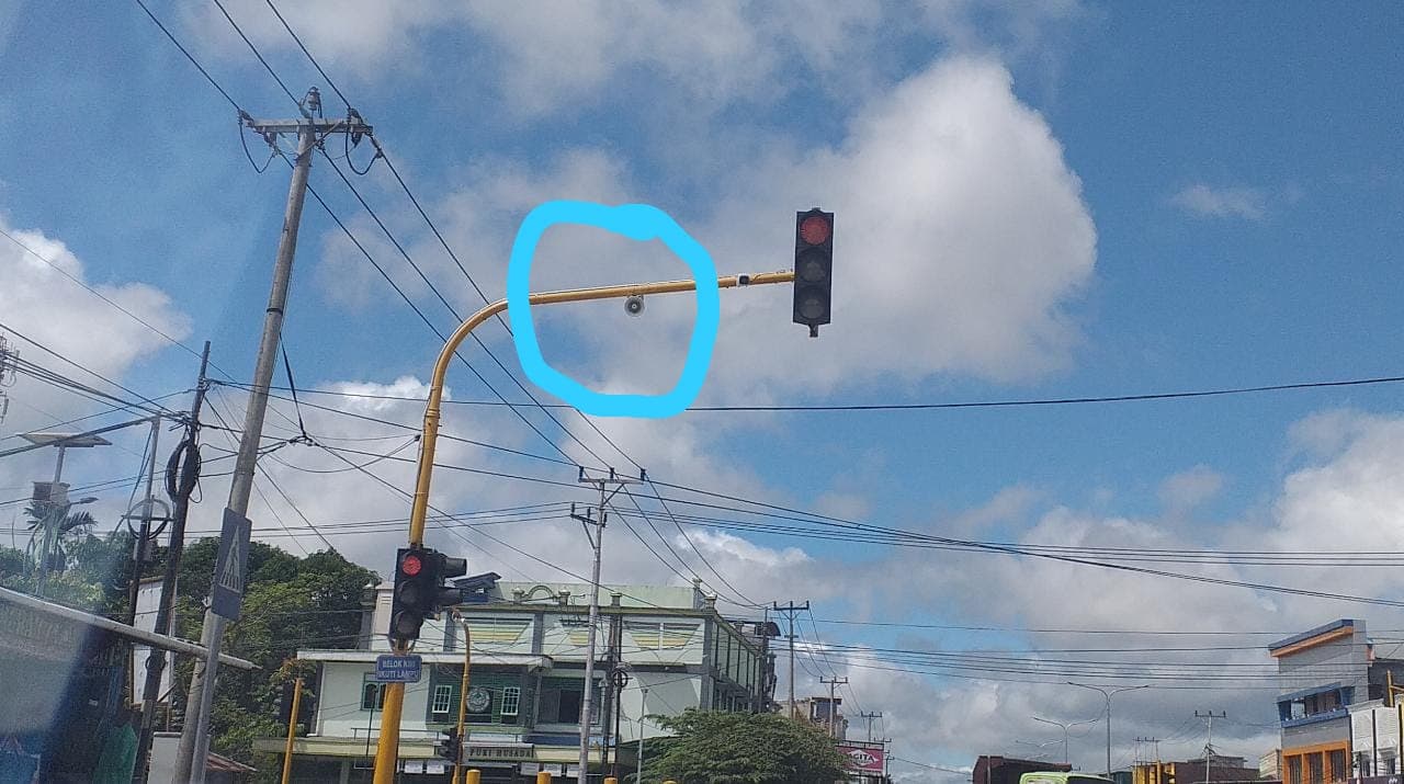 Sound voice di lampu merah Jln Budi Utomo Jln Hasanuddin Timika