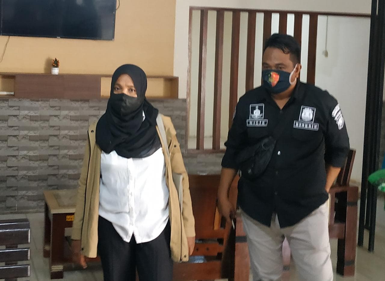 NR wanita spesialis penipu pengusaha di Mimika.