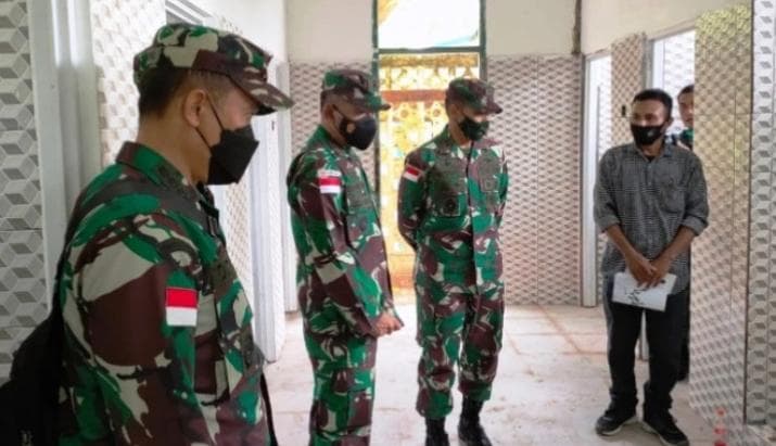 Pangdam XVII/Cenderawasih Mayjen TNI Ignatius Yogo Triyono meninjau pembanguan wisma atlit serta fasilitas sarana prasarana akomodasi PON XX Papua di klaster penyelenggara Kabupaten Mimika