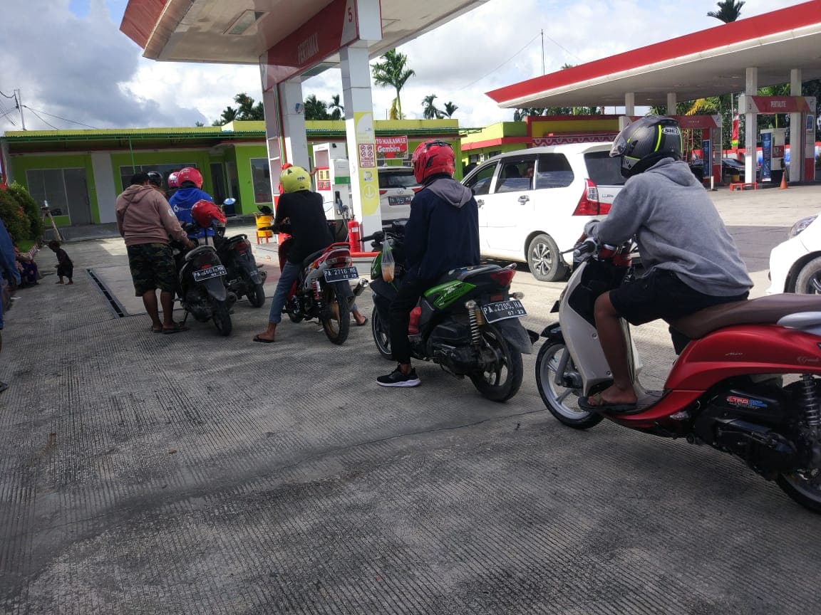 Warga antri Petramax