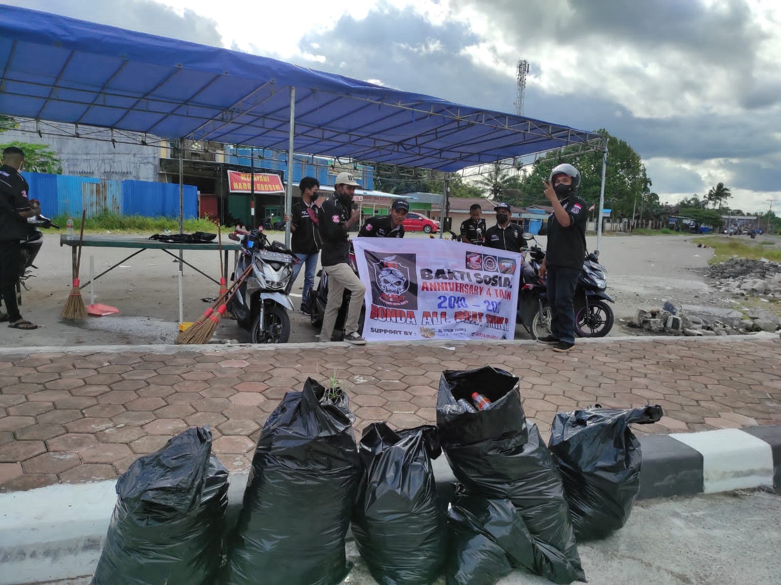 Ilustrasi berita MIMIKA: Komunitas Honda Beat Timika Bersihkan Sampah Sepanjang Jalan Cendrawasih