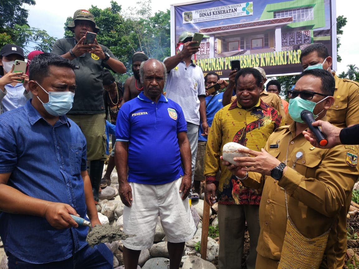 Ilustrasi berita MIMIKA: Peletakan Batu Pertama Pembangunan Puskesmas Kwamki Narama, Sekda Gomar : Masih Banyak Impian Masyarakat
