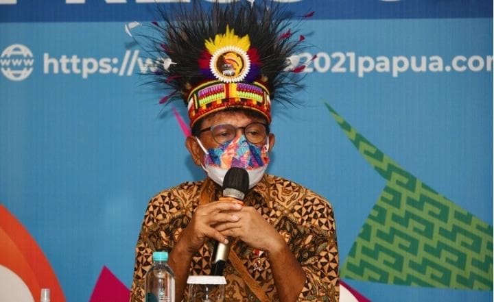 Menteri Komunikasi dan Informatika Johnny G. Plate saat konferensi pers tentang kesiapan layanan telekomunikasi menjelang PON XX di Kabupaten Jayapura, Papua