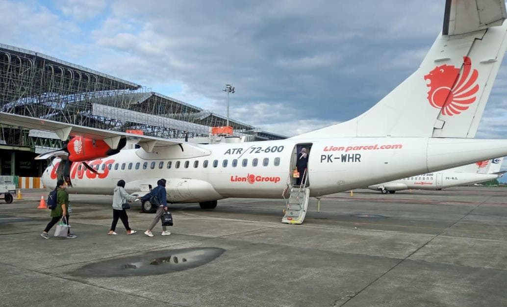 Pesawat Wings Air melayani penerbangan Timika - Tual.