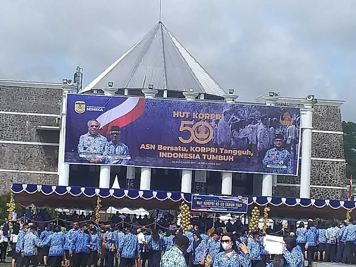 Bendera merah putih yang digambar terbalik putih merah.