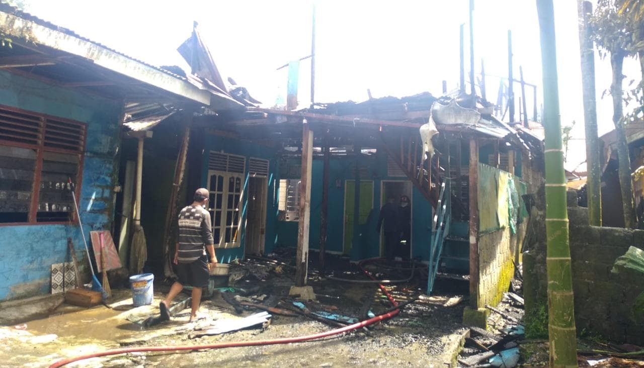 Kos-kosan di Kebun Siri yang dilalap api, Jumat (3/12/21) pagi.