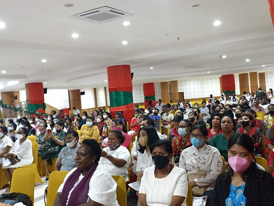 Hamba Tuhan sedang mengikuti perayaan Natal