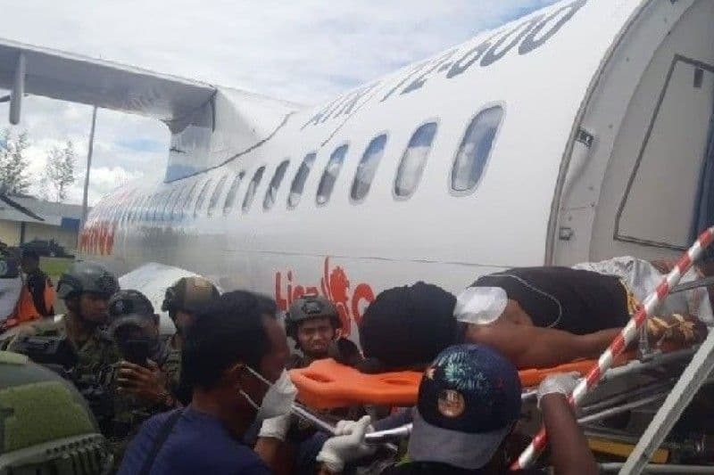Temianus Magayang saat dievakuasi ke Jayapura untuk dirawat akibat luka tembak yang dideritanya