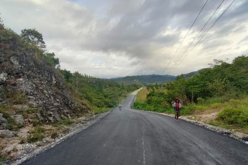 Salah satu ruas jalan yang baru diaspal.