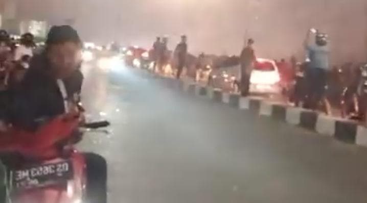 Padatnya arus lalu lintas pada malam pergantian tahun di Kota Timika.