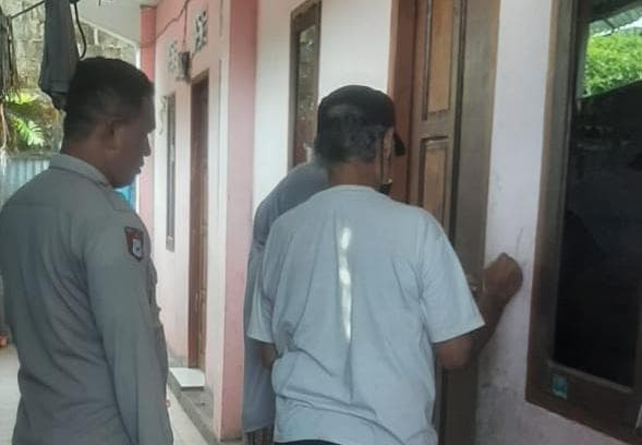 Polisi mendatangi kamar kos Jupri yang ditempati GU