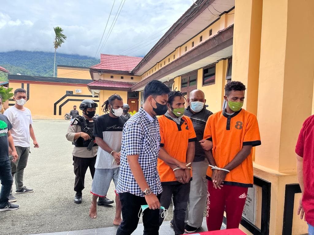 Tersangka yang diamankan polisi