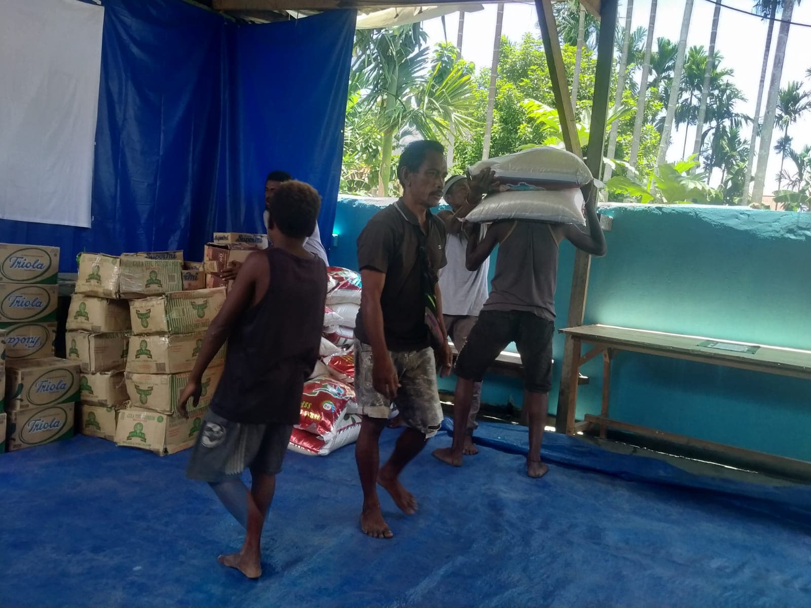 Bama dari YPMAK setelah diterima oleh Panitia Rekonsiliasi Mimika Wee ri Sekretariat Jln.Sosial Kebun Sirih.Sabtu, (12/3)