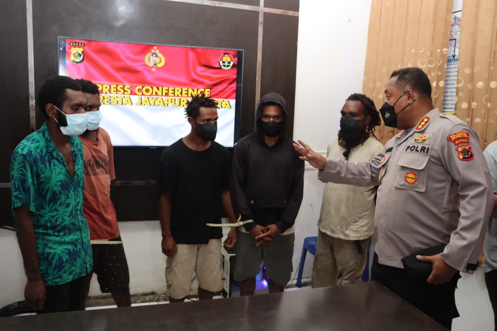 Lima tersangka diamankan polisi.