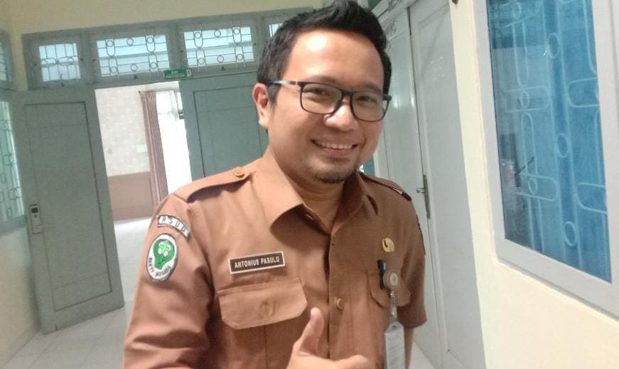 Direktur RSUD Mimika, dr Antonius Pasulu