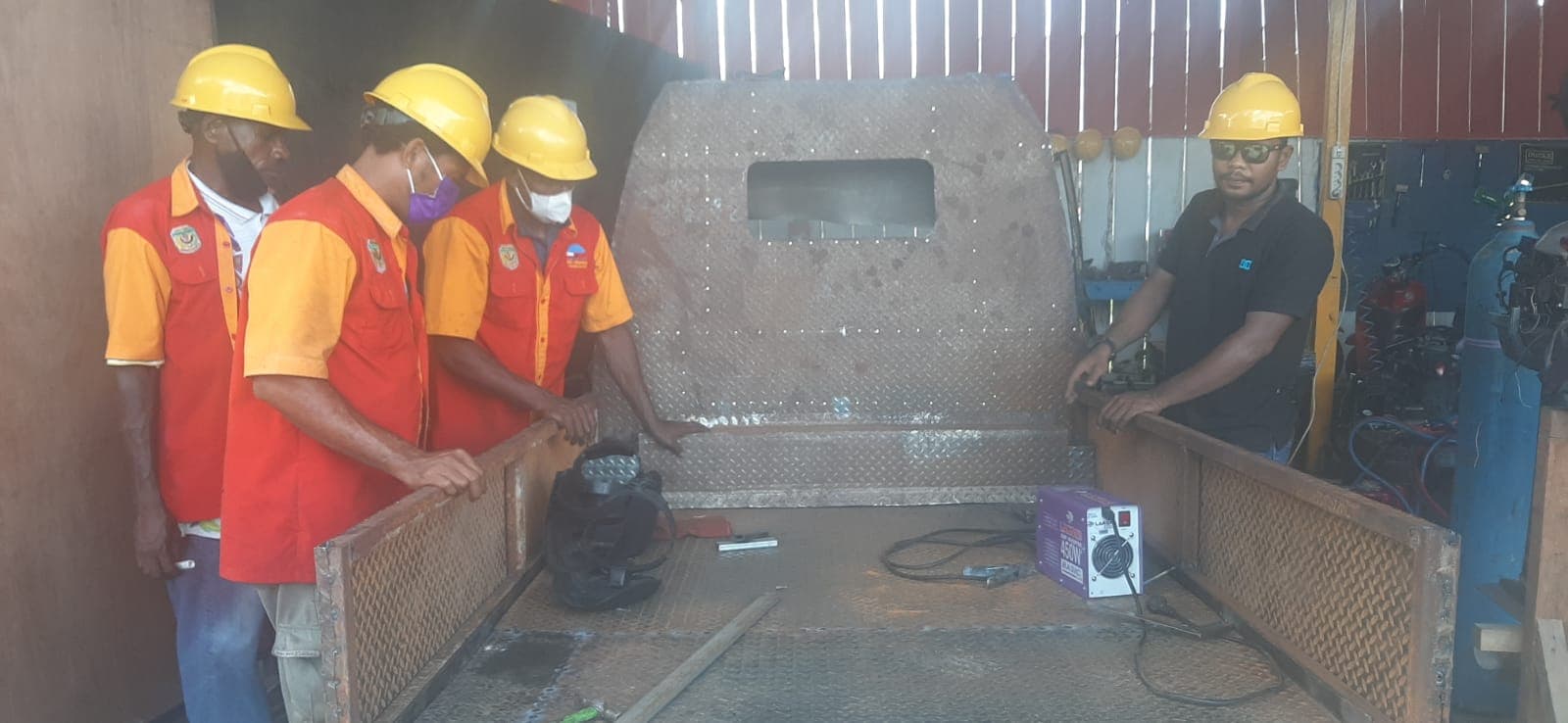 Ilustrasi berita MIMIKA: Mampu Perbaiki Motor yang "Overhaul" Rusak Berat, Astra Angkat Jempol Siswa BLK Merah Putih Nawaripi, Kemampuan Luar…