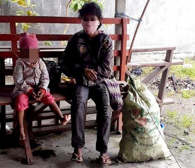 Yani dan anaknya yang jadi pemulung