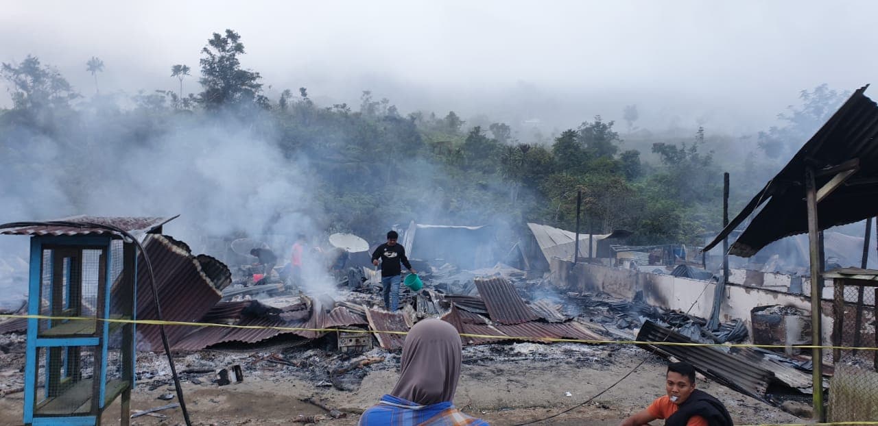 Sejumlah kios yang terbakar di Dogiyai