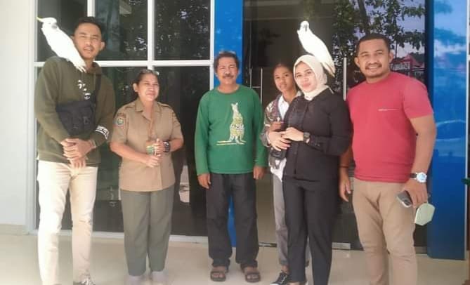 Ilustrasi berita PAPUA: Lima Tahun Dipelihara dan Sudah Bisa Bicara, Dua Ekor Burung Kaka Tua Jambul Kuning Diserahkan ke BBKSDA Papua