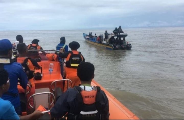 Ilustrasi berita MIMIKA: Gelombang Tinggi Sulitkan Pencarian 11 Penumpang KM. Usaha Baru, Tim SAR Timika Tambah Armada Kapal Rescue