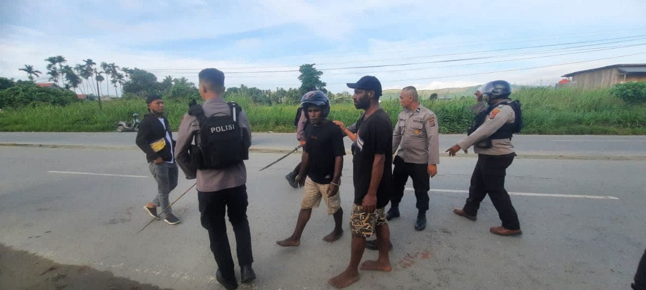 Ilustrasi berita PAPUA: Akibat Mabuk, Dua Kelompok Warga Bentrok di Sentani, Satu Orang Tewas, Pemicunya Korban Hendak Perkosa…
