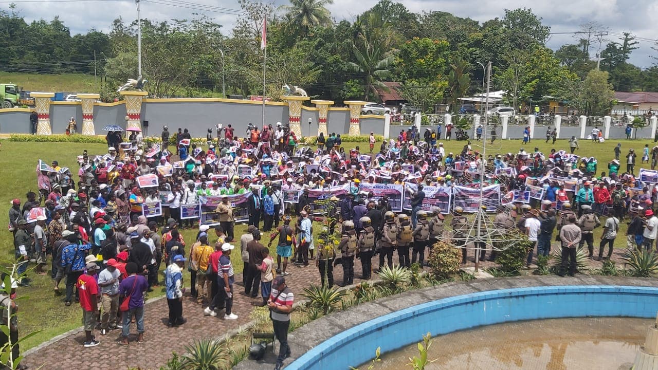 Ilustrasi berita MIMIKA: Warga Gabungan Gelar Aksi Damai Tolak Kriminalisasi Tersangka Korupsi Gereja Kingmi Mile 32