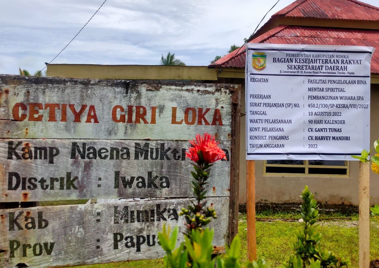 Foto: Istimewa Papan nama proyek Vihara Cetiya Giri Loka yang benar dan kemudian diganti dengan papan nama lain.