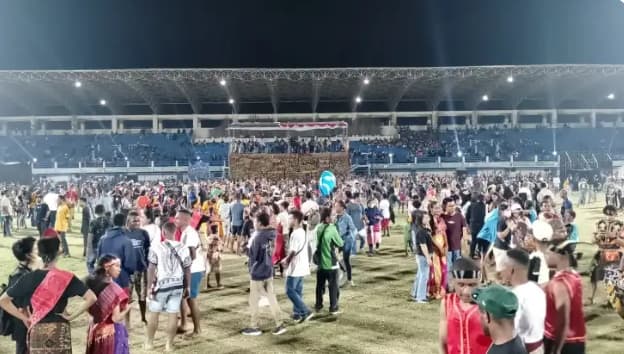 Ilustrasi berita PAPUA: Tarian Kolosal Nusantara dan Lemon Nipis Goyang Malam Penutupan KMAN VI, Masyarakat dan Peserta Larut Dalam Kegembiraan