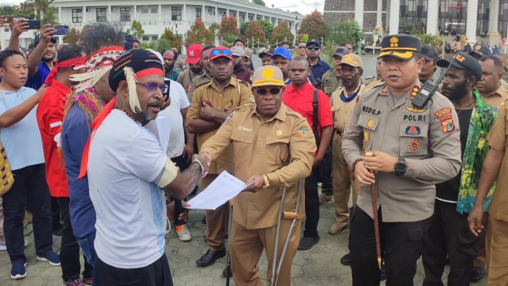 Ilustrasi berita MIMIKA: Terima Aspirasi, Pj Sekda dan Kapolres Tegaskan Jika Plt Bupati Mimika Dinyatakan Tidak Bersalah Maka Jabatannya Dikembalikan