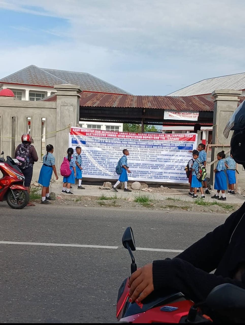 Ilustrasi berita MIMIKA: Sejalan dengan Bupati, Disdik Mimika Instruksikan Sekolah Laporkan Pemalangan ke Polisi