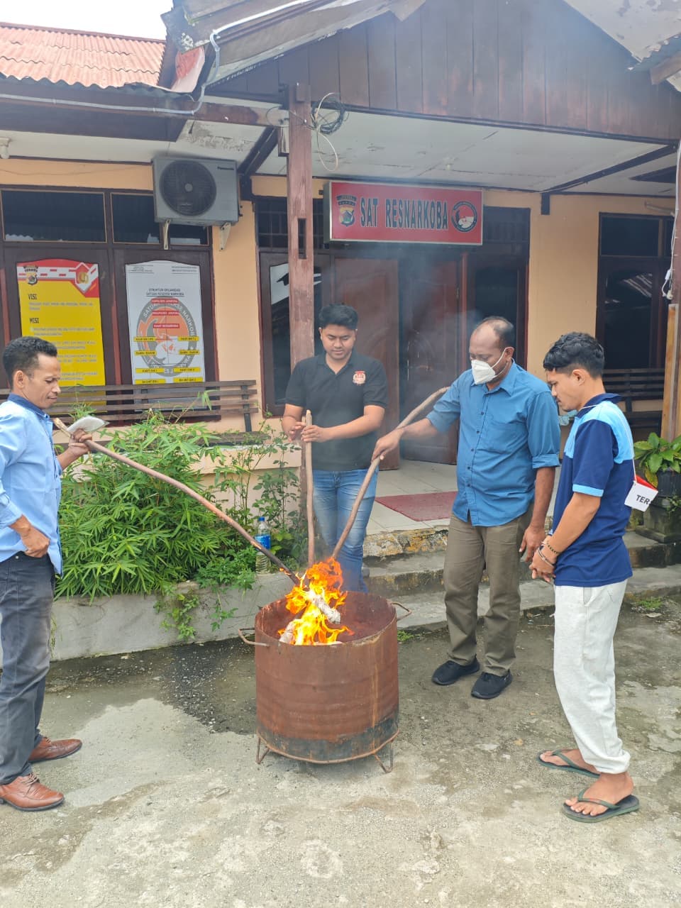 Ilustrasi berita Jayapura: Sat Resnarkoba Polres Jayapura Musnahkan 357,25 Gram Ganja Hasil Ungkap Kasus di Pos 3 Lapas Narkotika