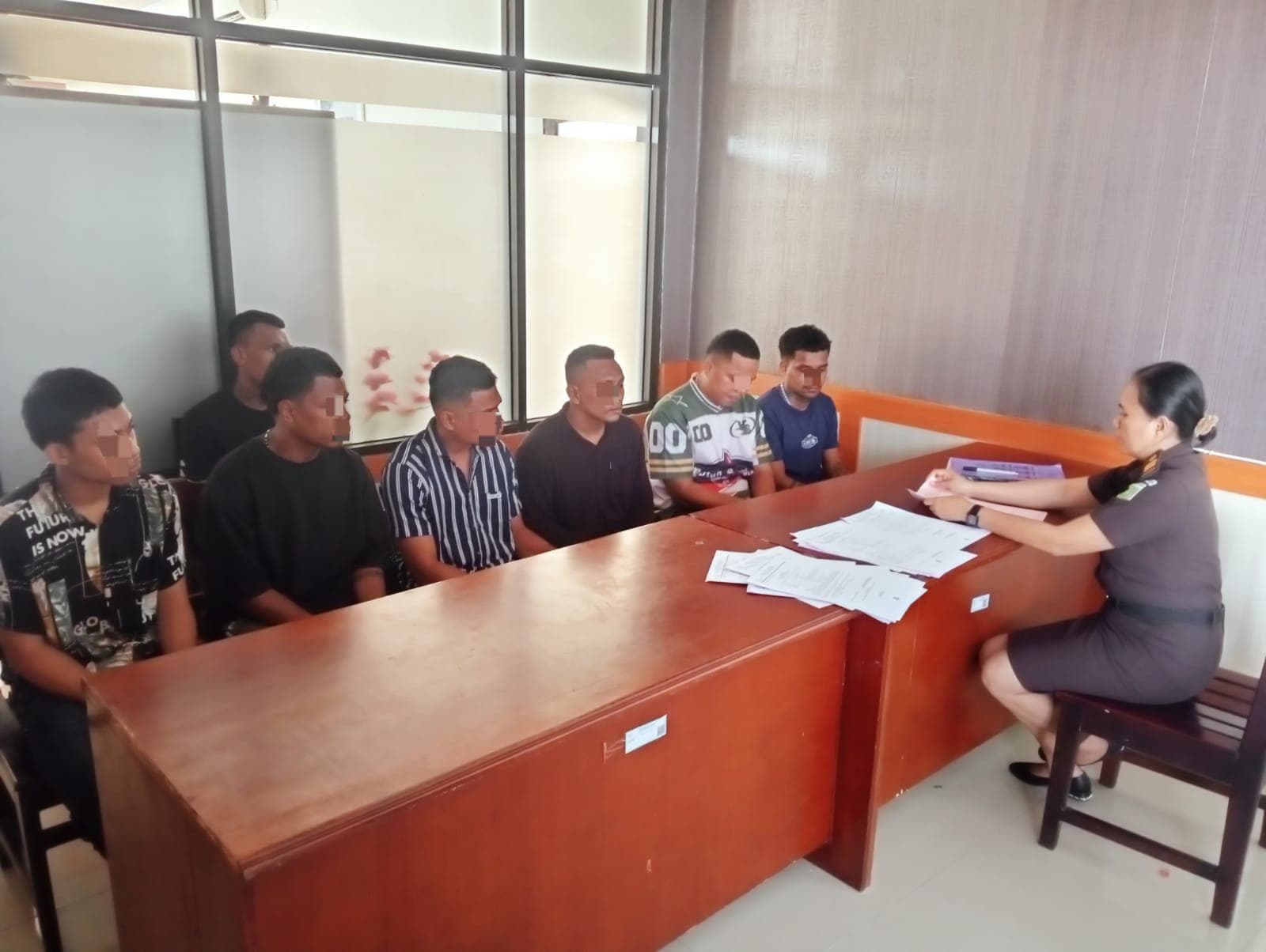 Ilustrasi berita MIMIKA: Diserahkan ke Jaksa, 7 Tersangka Kasus Pembunuhan Sadis di Belakang Kantor Pos Timika Terancam Penjara Seumur Hidup