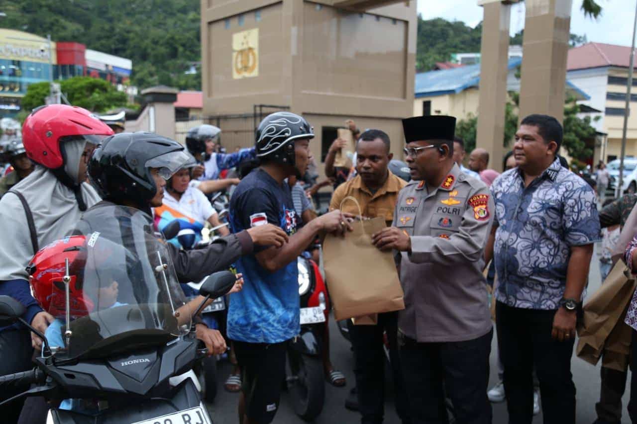 Ilustrasi berita EDITORIAL: Tebar Berkah Ramadhan, Kapolda Papua dan Dir Reskrimum Bagikan Takjil kepada Warga Jayapura