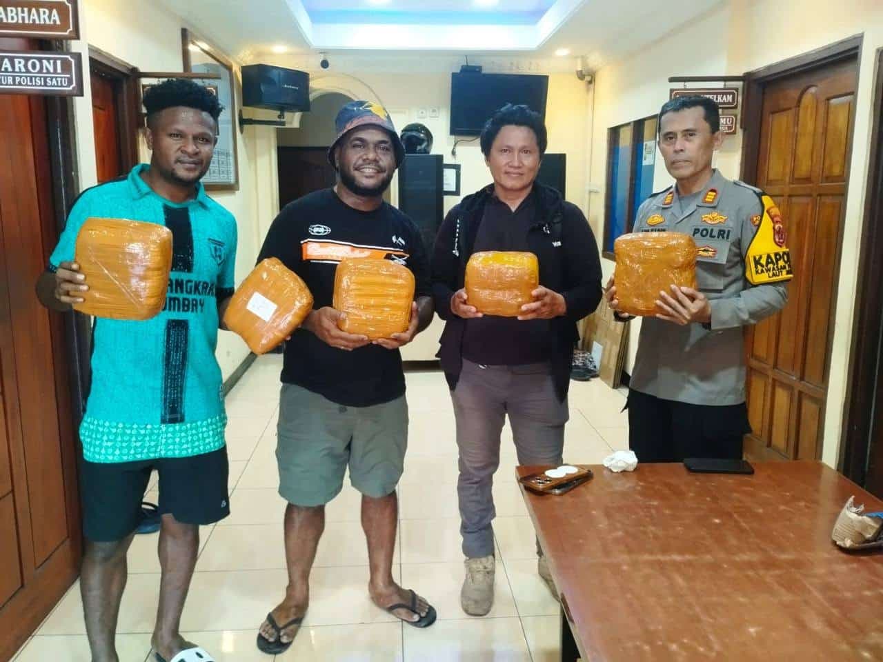 Ilustrasi berita EDITORIAL: Dua Pemilik Ganja Seberat 6 Kilogram Diamankan ‎Polsek KPL Jayapura Saat Hendak Naik ke KM. Ciremai