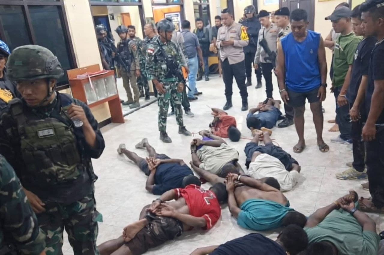 Ilustrasi berita EDITORIAL: 12 Orang Terduga Pelaku Penyerangan Nakes di Tambrauw Ditangkap, Polisi Dalami Peran Dua Kepala Kampung dan Satu ASN