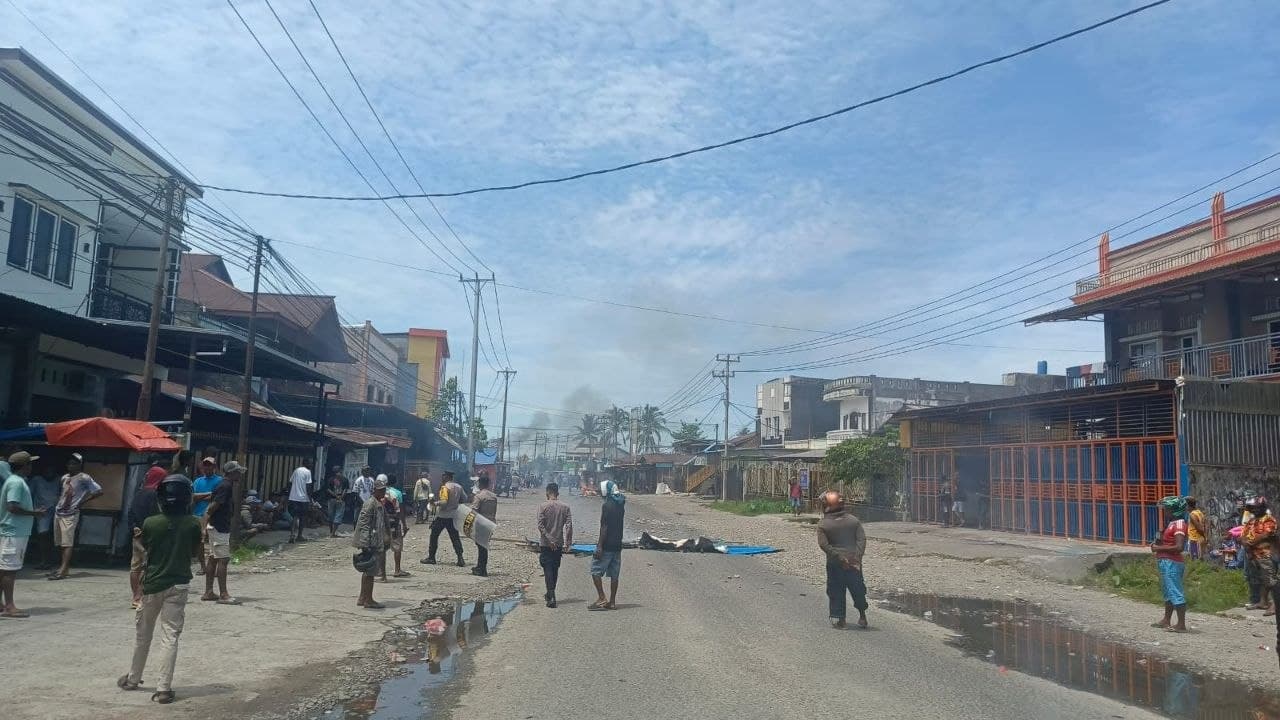 Ilustrasi berita MIMIKA: Pendulang Kembali Blokade Jalan Ahmad Yani Timika, Bakar Ban di Tengah Jalan