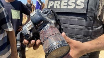 Ilustrasi berita INTERNASIONAL: Serangan Granat Israel Tewaskan Jurnalis di Lebanon saat Liputan Konflik