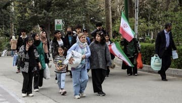 Ilustrasi berita INTERNASIONAL: Dampak Perang Iran-AS, Jutaan Warga Iran Kehilangan Pekerjaan dan Menderita Ekonomi Membaik