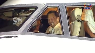 Ilustrasi berita INTERNASIONAL: Sultan Brunei Tunjukkan Keahlian Terbang Sendiri ke KTT ASEAN Filipina