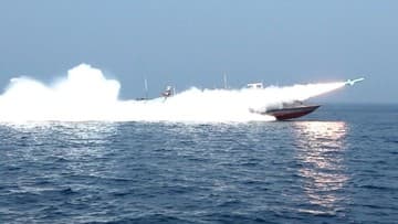 Iran Tembakkan Tembakan Peringatan Setelah Serangan AS di Selat Hormuz