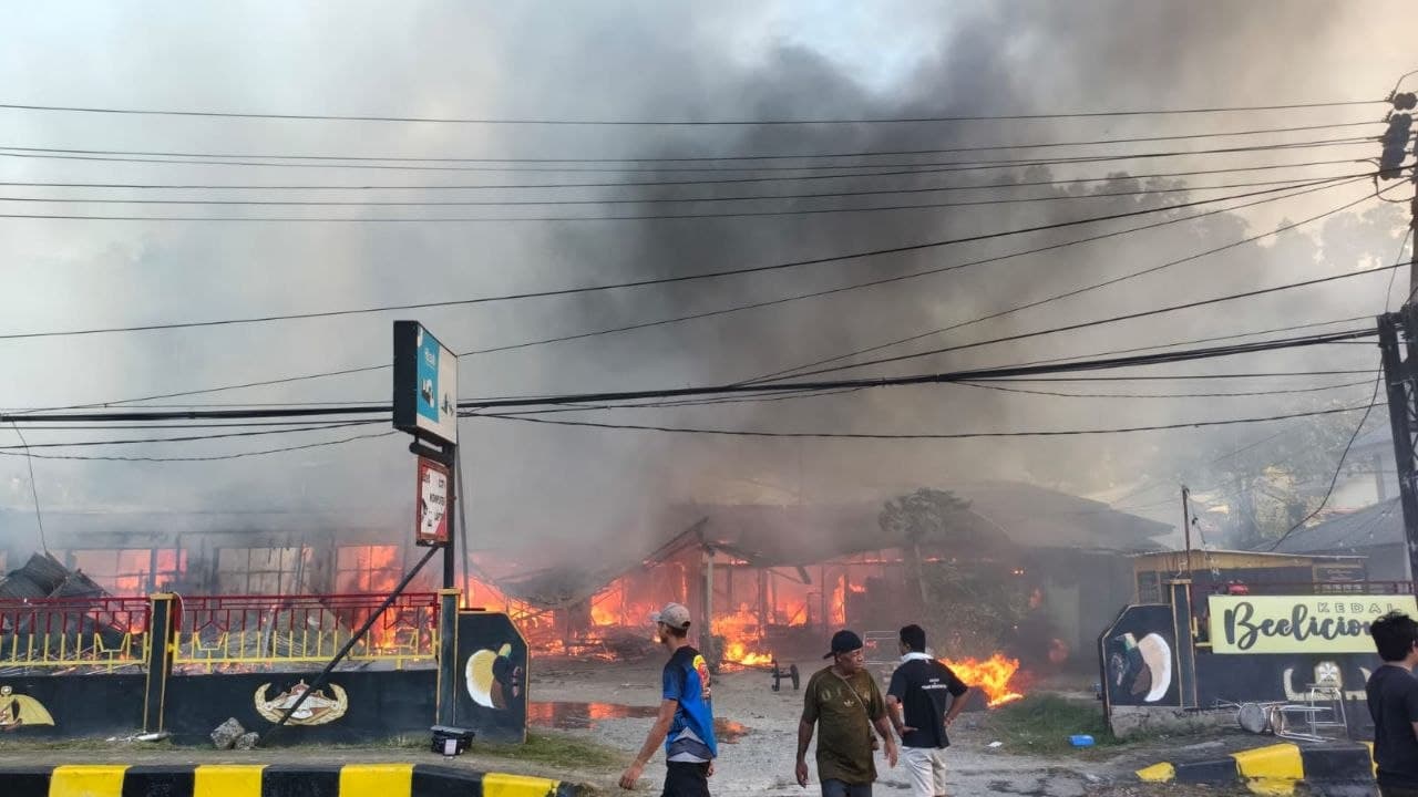Ilustrasi berita EDITORIAL: 11 Ruko dan Pos Jaga Den Zipur 10/KYD Jayapura Hangus Dilalap Api, Ini Dugaan Awal Kebakaran