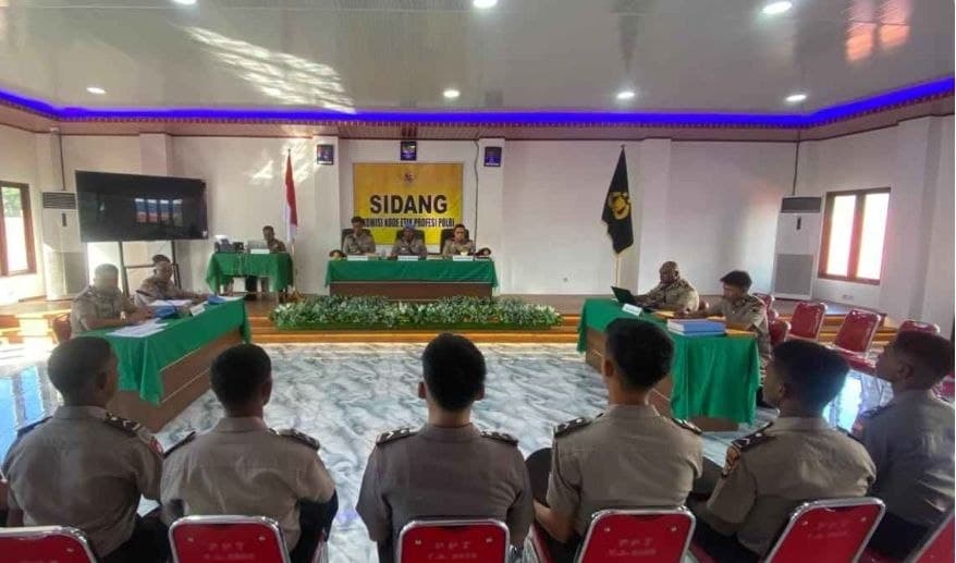 Ilustrasi berita MIMIKA: Empat Anggota Polres Dogiyai Dipecat, Delapan Personel Jalani Demosi Terkait Kasus 31 Maret 2026