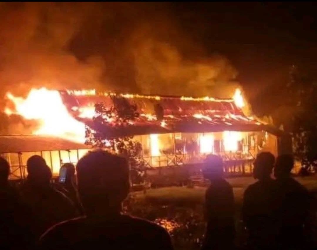 Ilustrasi berita MIMIKA: Lilin Diduga Penyebab Terbakarnya Gereja Katolik Stasi St Fransiskus Xaverius Pomako
