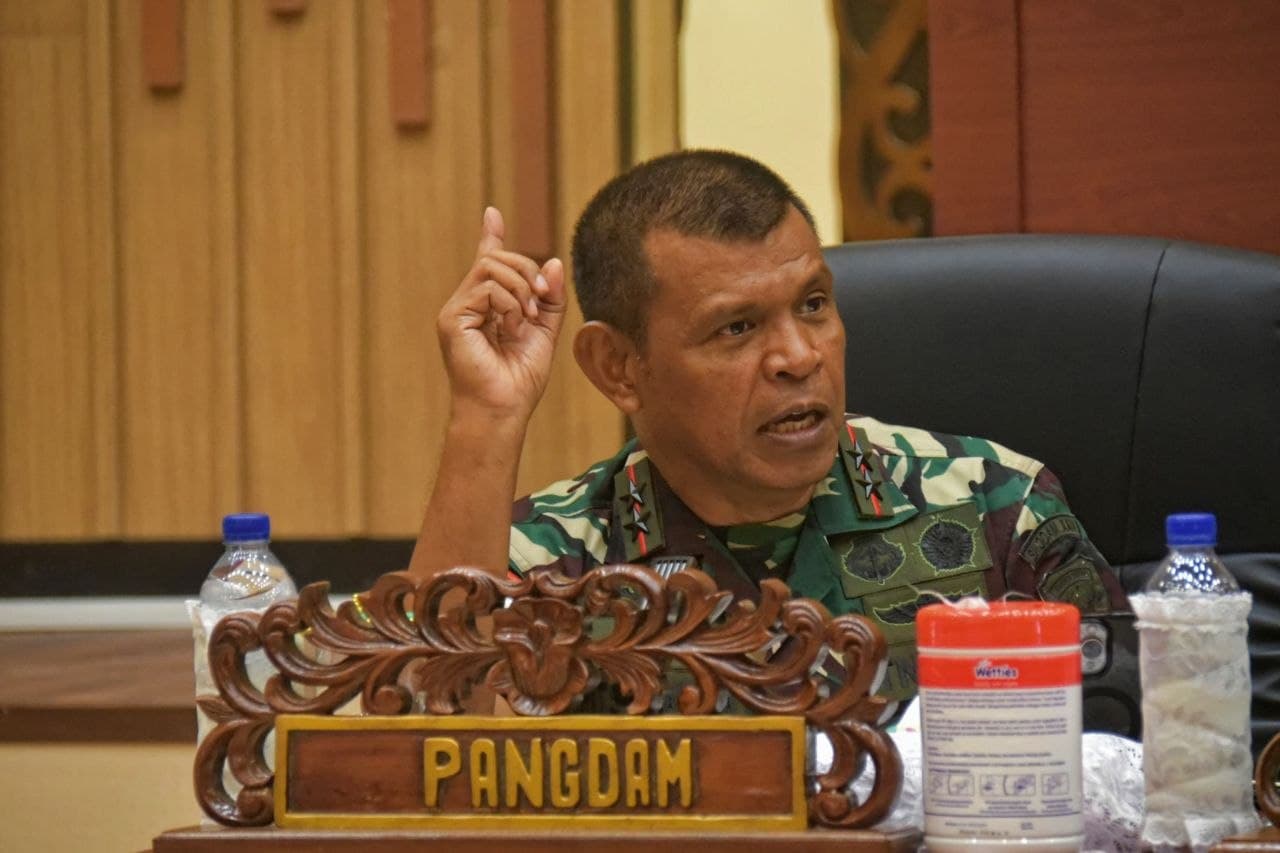 Ilustrasi berita NASIONAL: Pangdam XXIV/Mandala Trikora Mayjen Frits Wilem Rizard Pelamonia Dorong Sinergi TNI dan DPR Papua Selatan