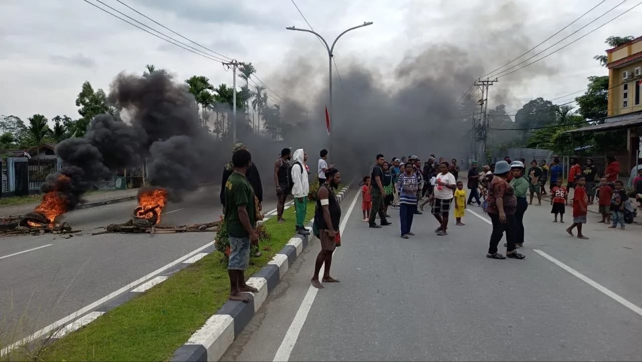 Ilustrasi berita Mimika: Sekelompok Warga Palang Jalan Cenderawasih SP 2, Tuntut Kejelasan Status Tanah Adat