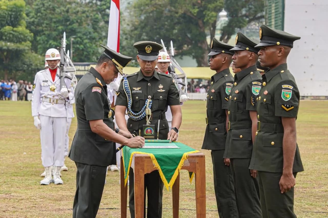 Ilustrasi berita Pendidikan: 98 Prajurit TNI AD Resmi Sandang Pangkat Sersan Dua di Rindam XVII/Cenderawasih