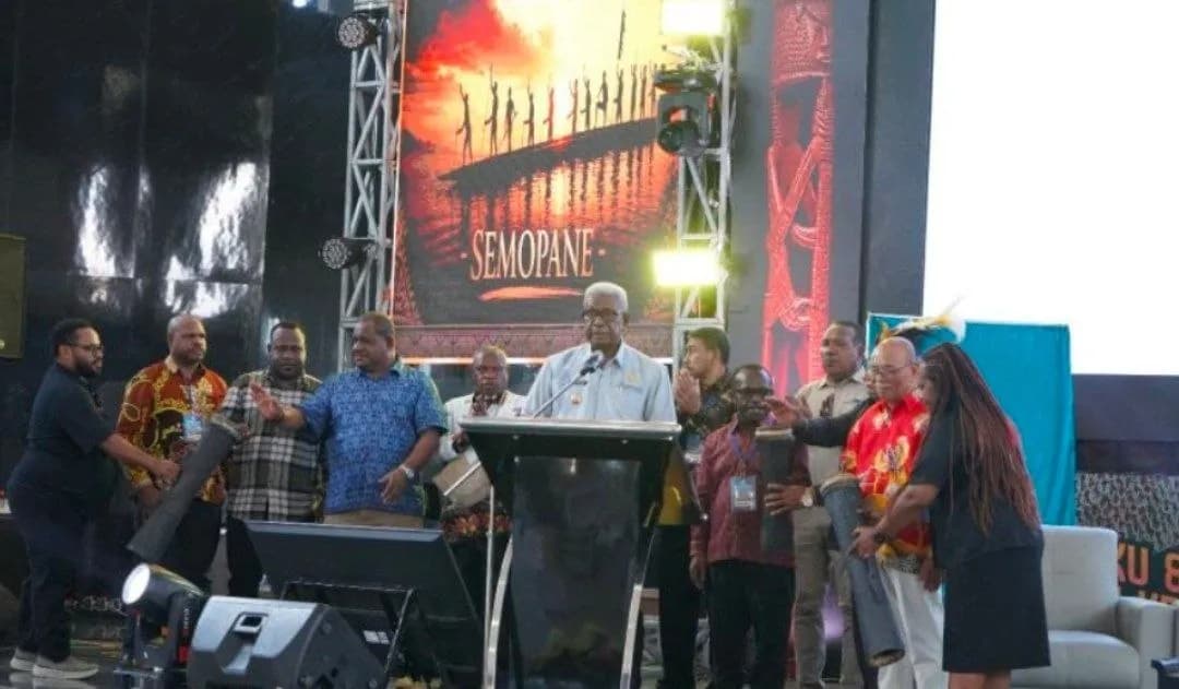 Ilustrasi berita Mimika: Bupati Mimika : Temu Alumni Binterbusih Perkuat Sinergi Bangun Papua