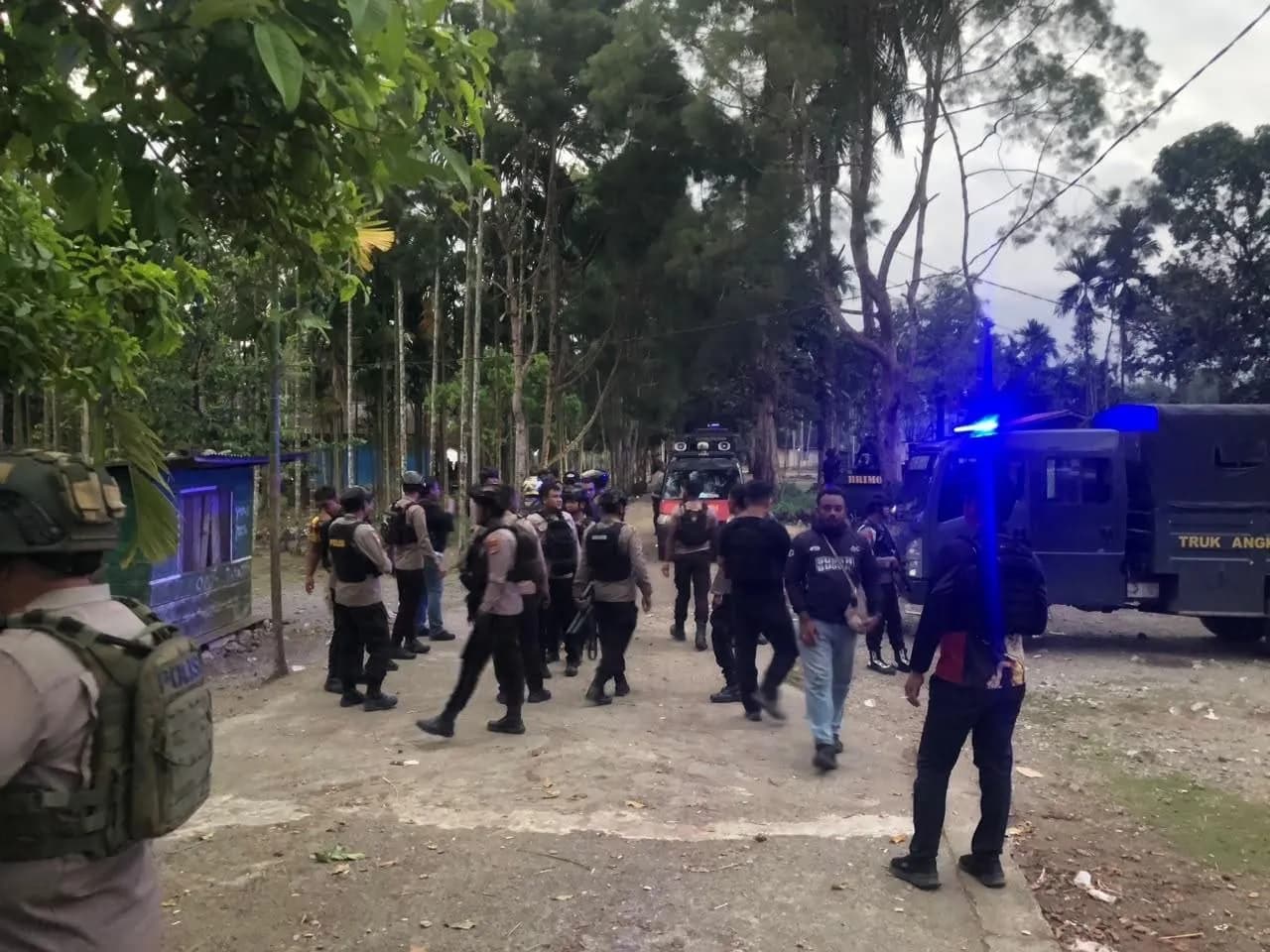 Ilustrasi berita Mimika: Bongkar Empat Tenda, Polisi Diserang 7 Anak Panah di Kwamki Narama